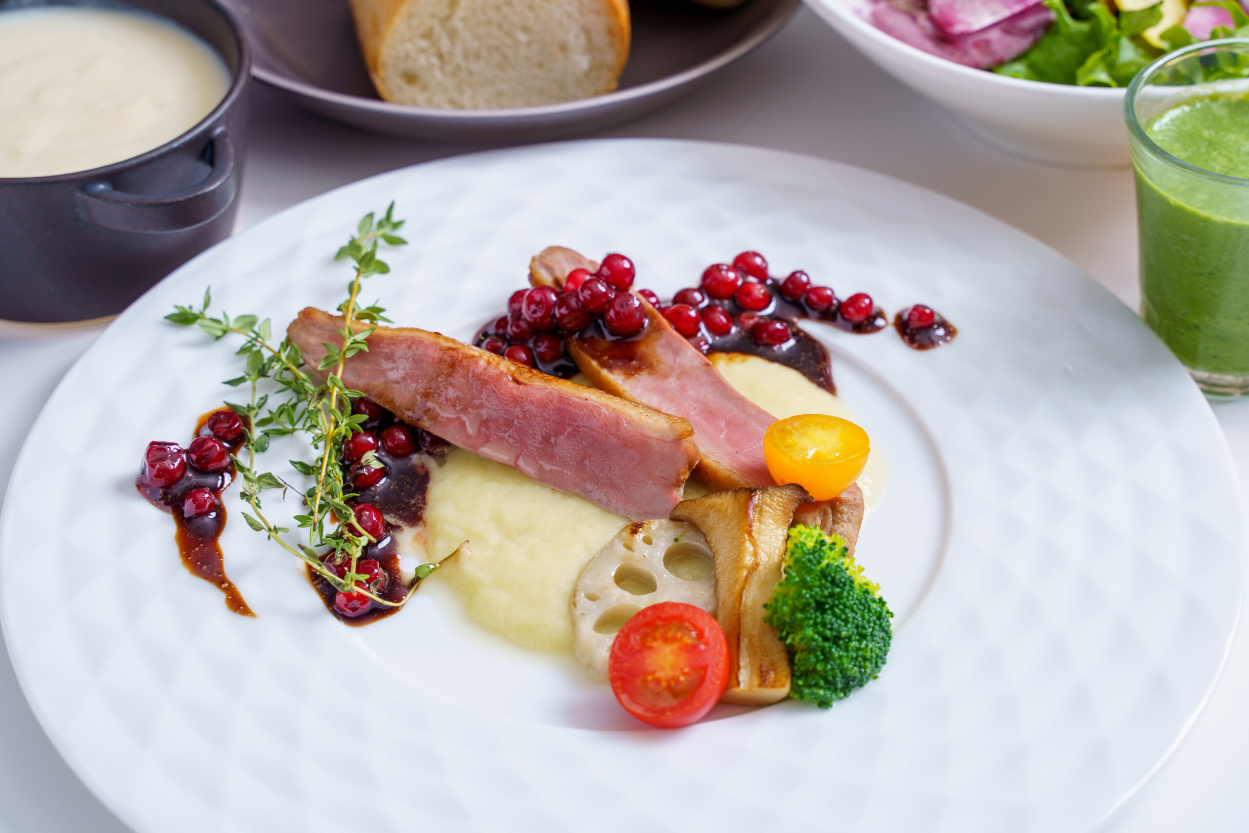 2025冬ランチメニュー 合鴨のロースト　ソースミルティーユ